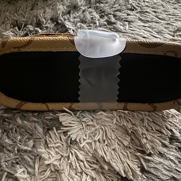 Guess travel bag lot - Picture 3 of 10